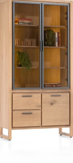 Nystead, vitrine 100 cm. - 2-glasdeuren + 1-deur + 2-laden (+ LED)